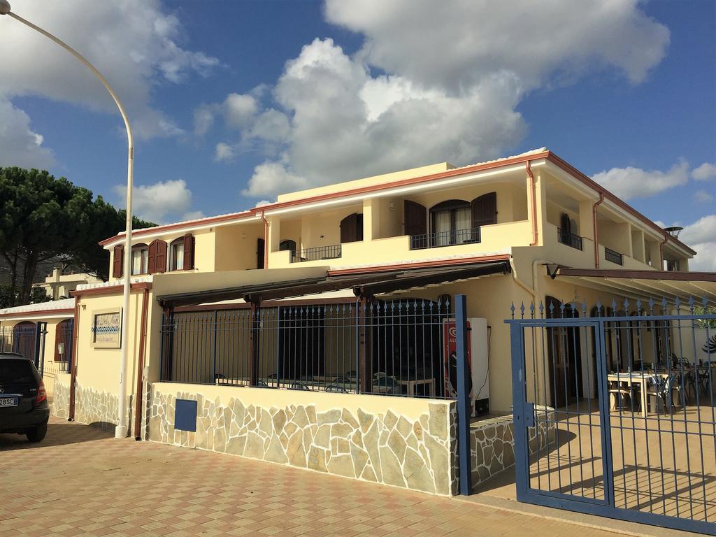 Hotel Villa Del Mare Sìnnai Екстериор снимка