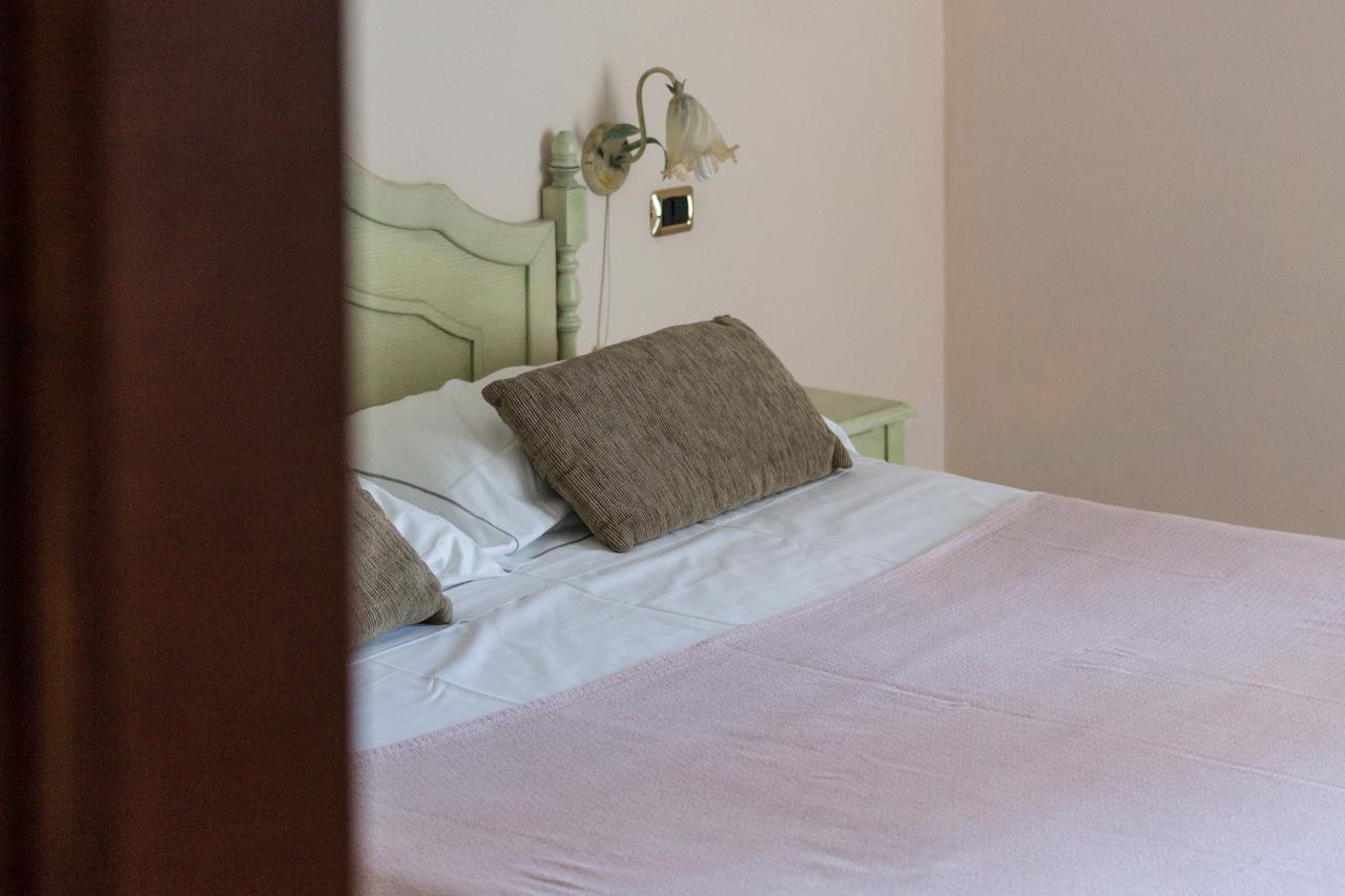 Hotel Villa Del Mare Sìnnai Стая снимка