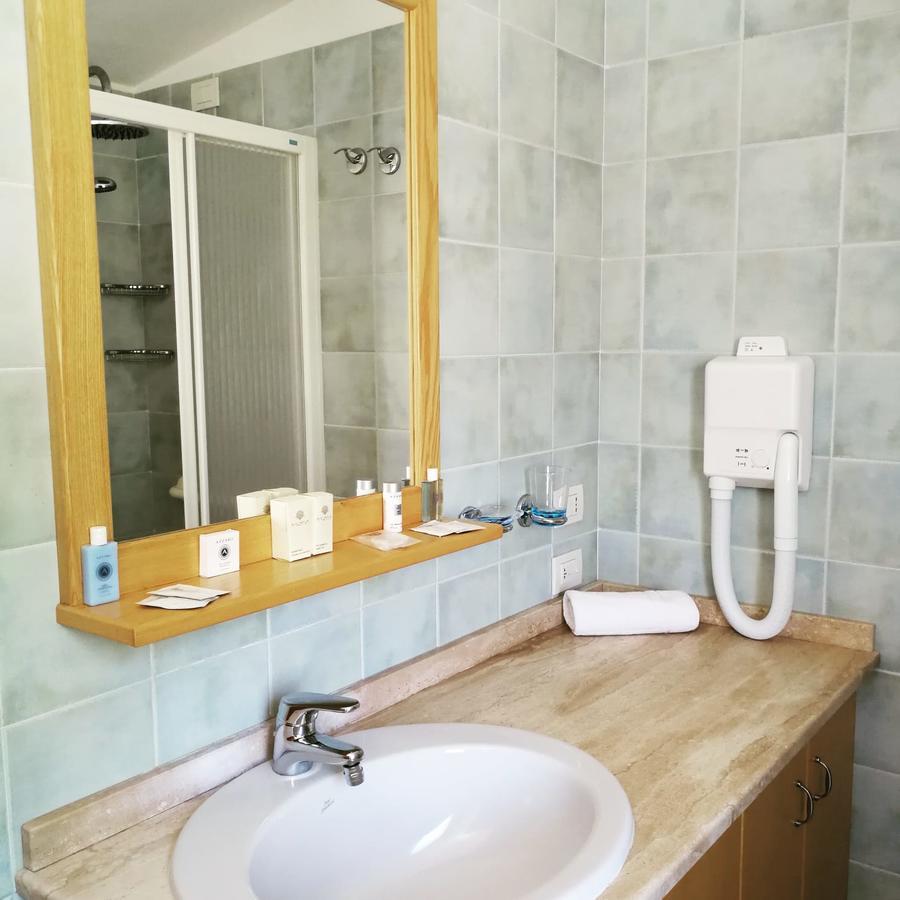 Hotel Villa Del Mare Sìnnai Стая снимка