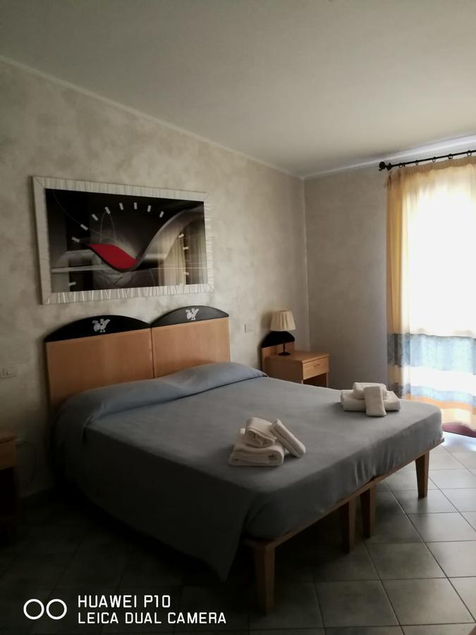 Hotel Villa Del Mare Sìnnai Стая снимка